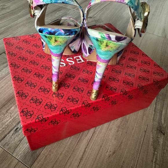 Guess fabric heels in multi - Picture 3 of 4